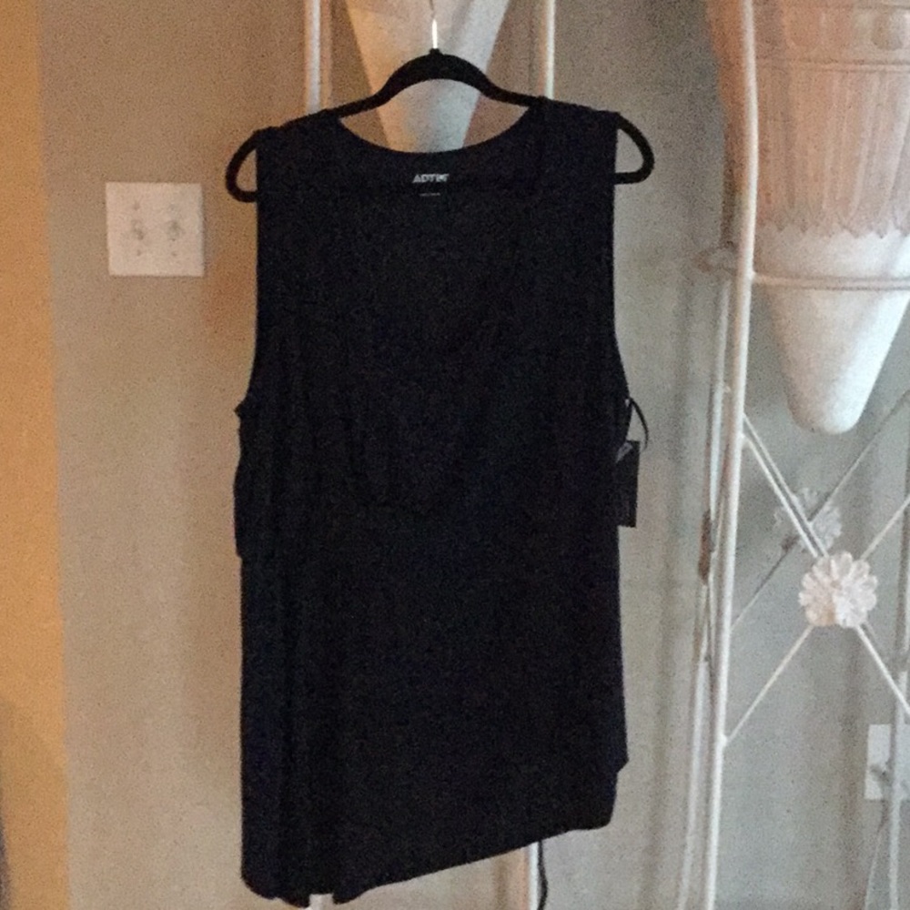 NWT black swing tee 🌼🌼